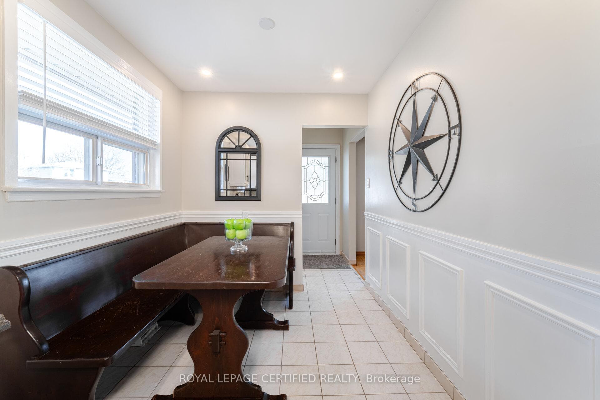 12 Grovetree Place photo 8
