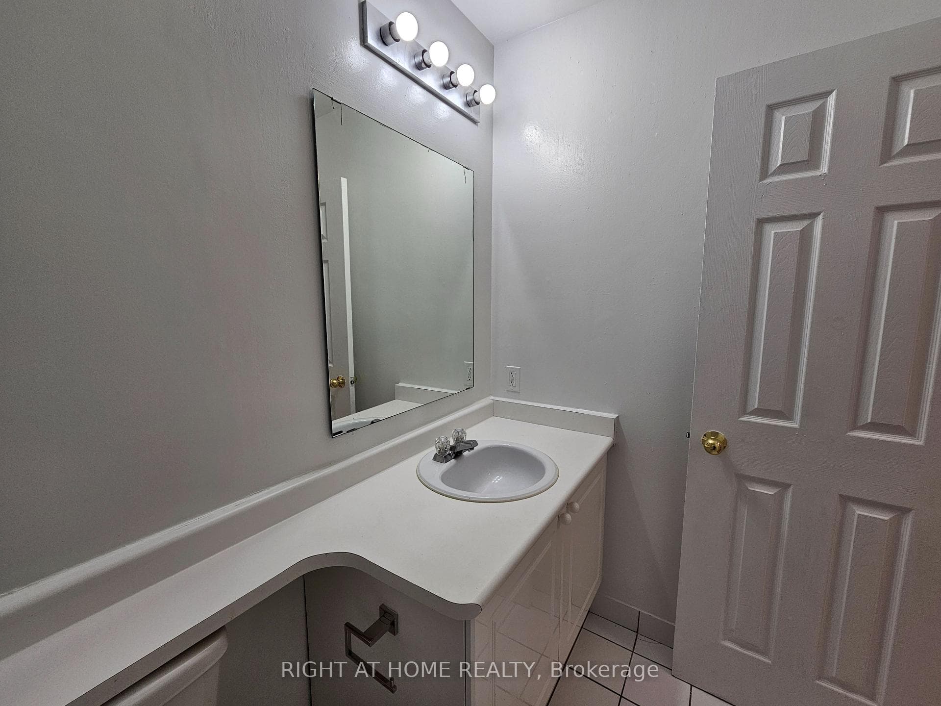 524 Yonge Street Unit 201 photo 18
