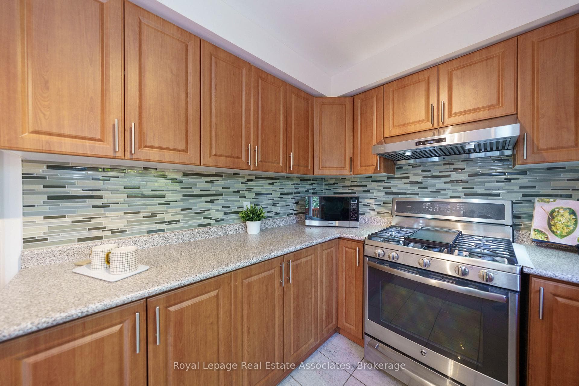 6763 Dolmage Court photo 7