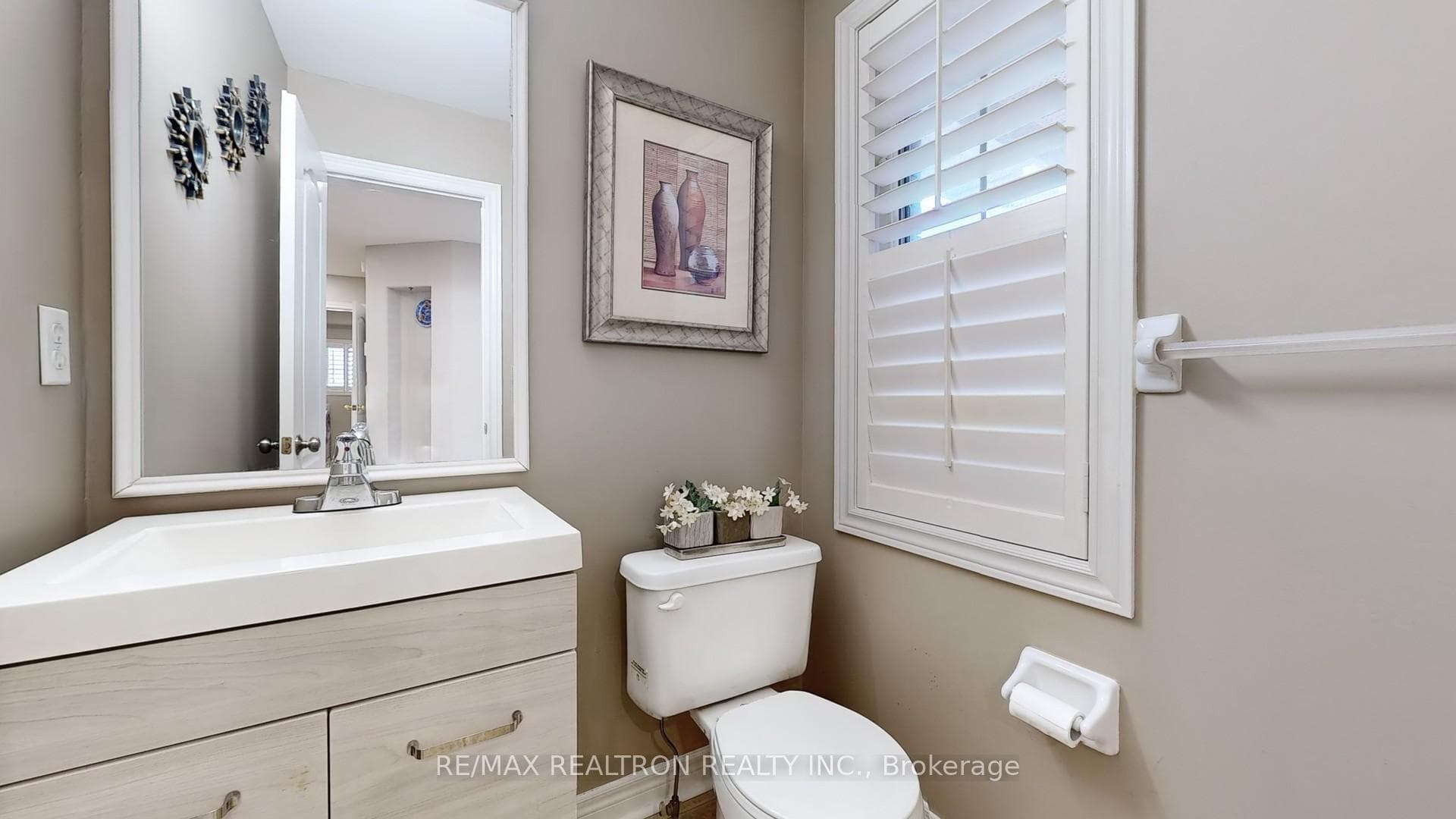 81 Laurendale Avenue photo 15