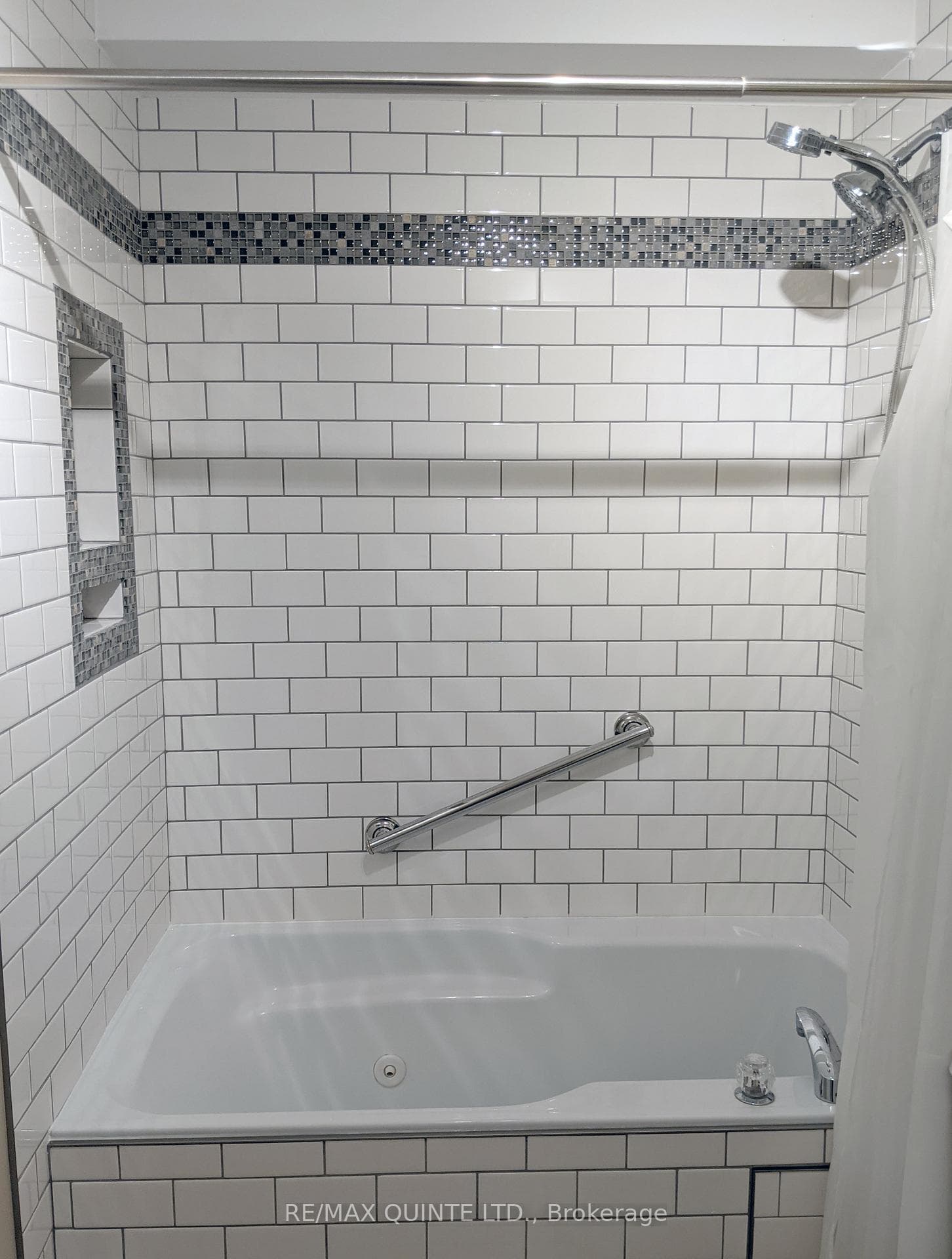 30 Hickory Grove photo 27
