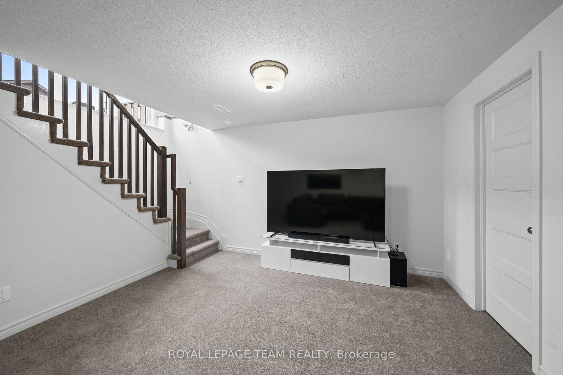1160 Beckett Crescent photo 36