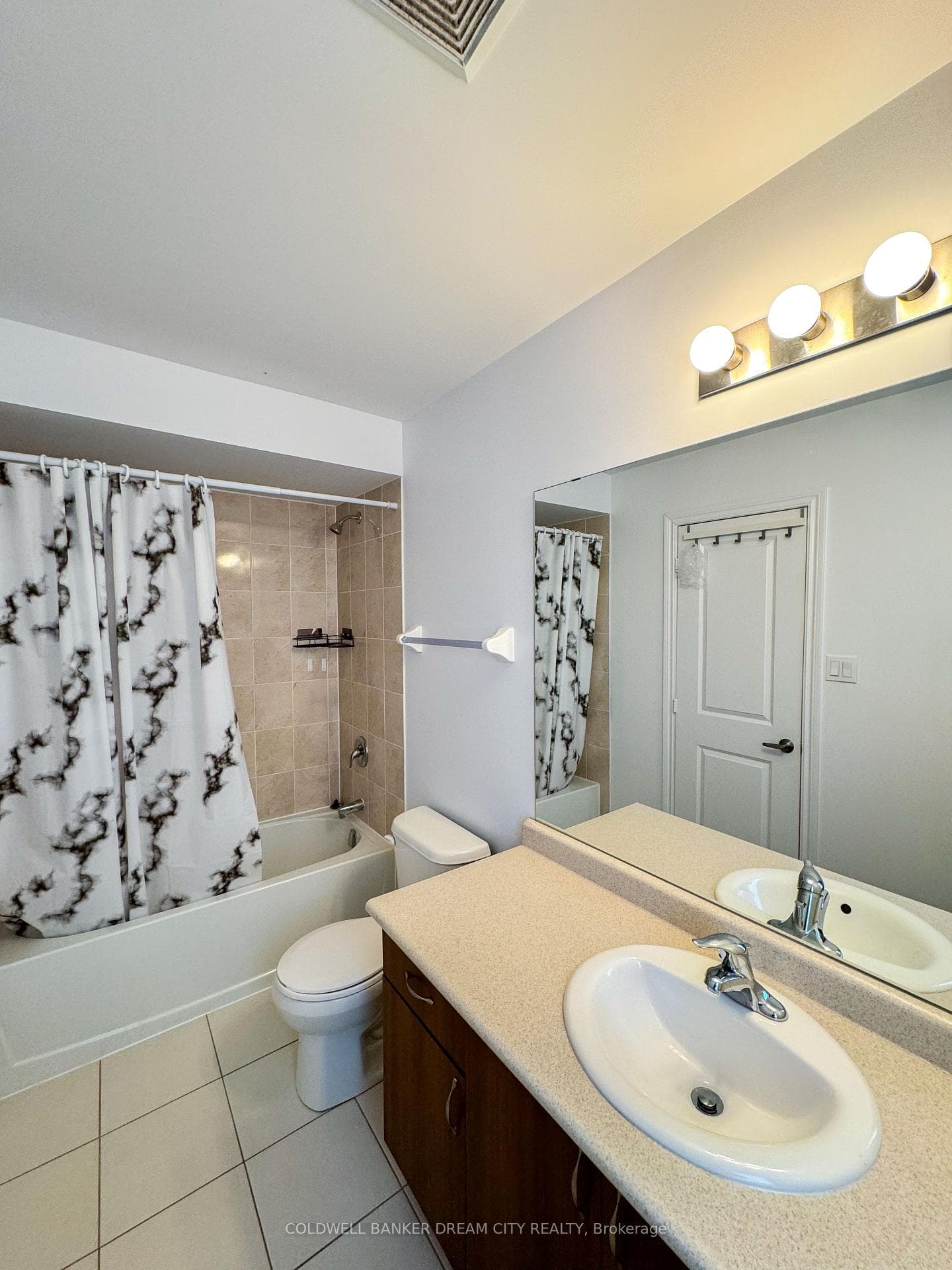105 Elm Street photo 33