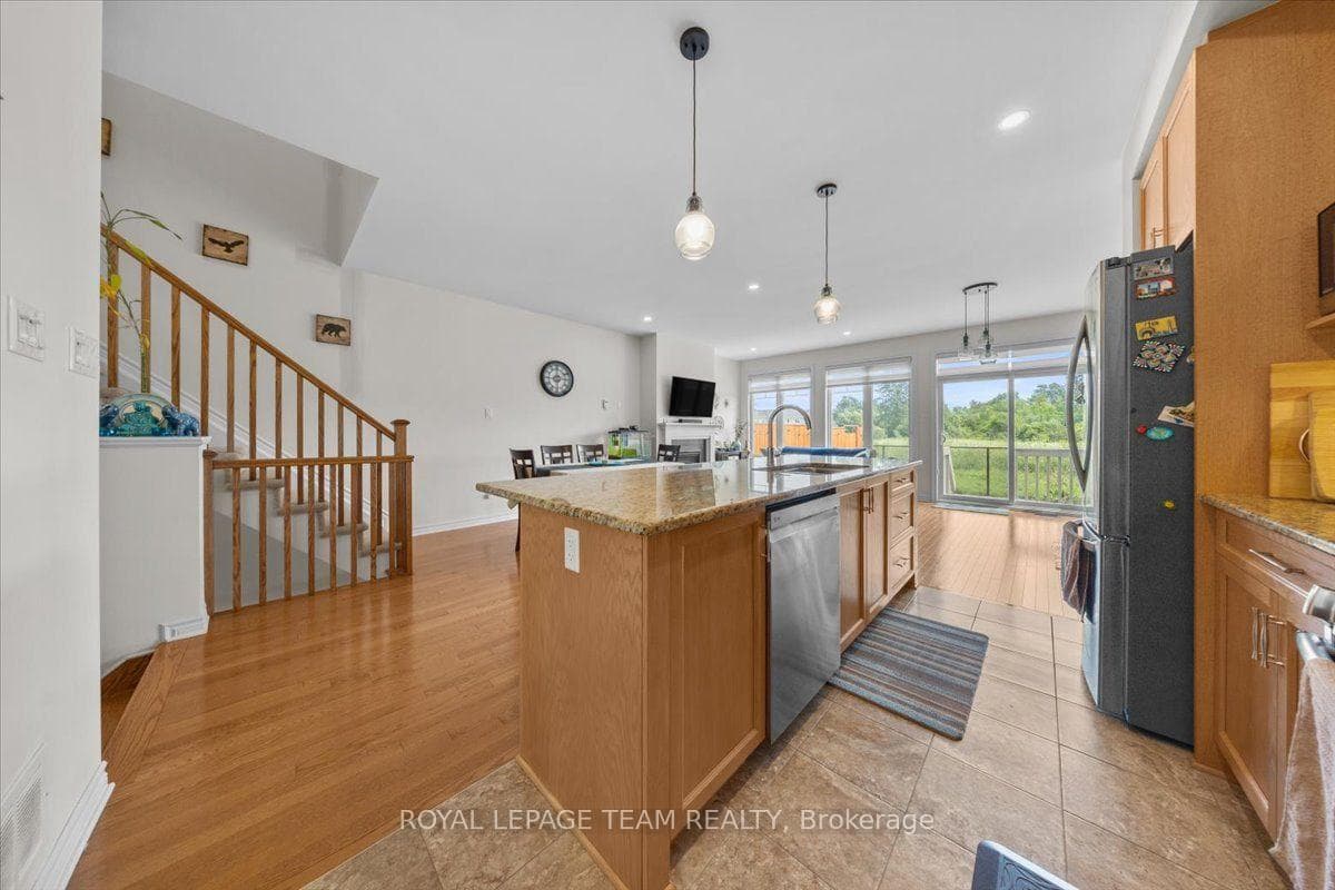 552 Jackdaw Avenue photo 9