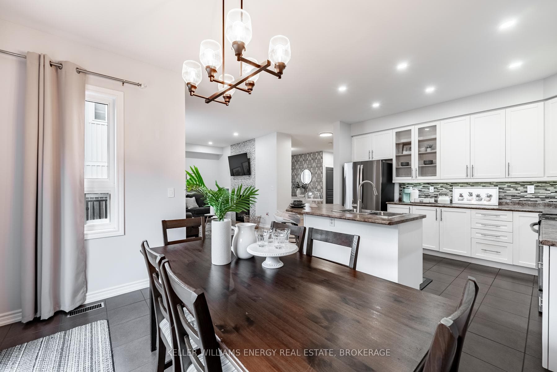 182 Bons Avenue photo 13
