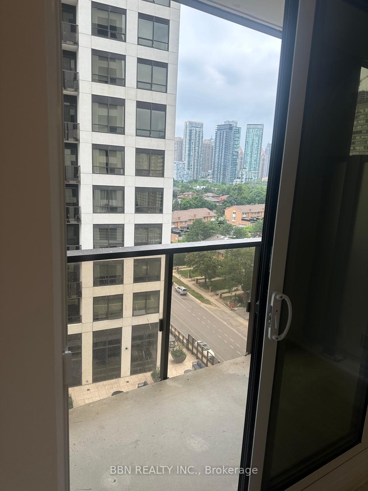 30 Elm Drive Unit 909 photo 8
