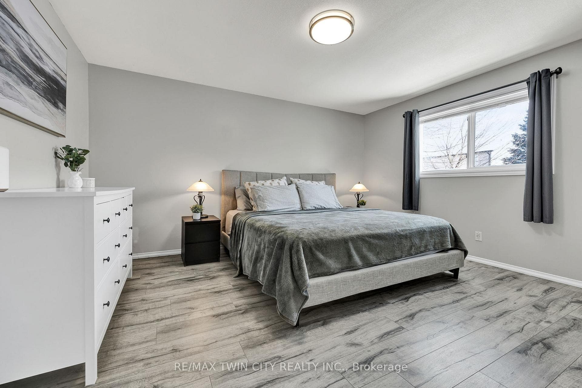 299 Erinbrook Drive photo 13