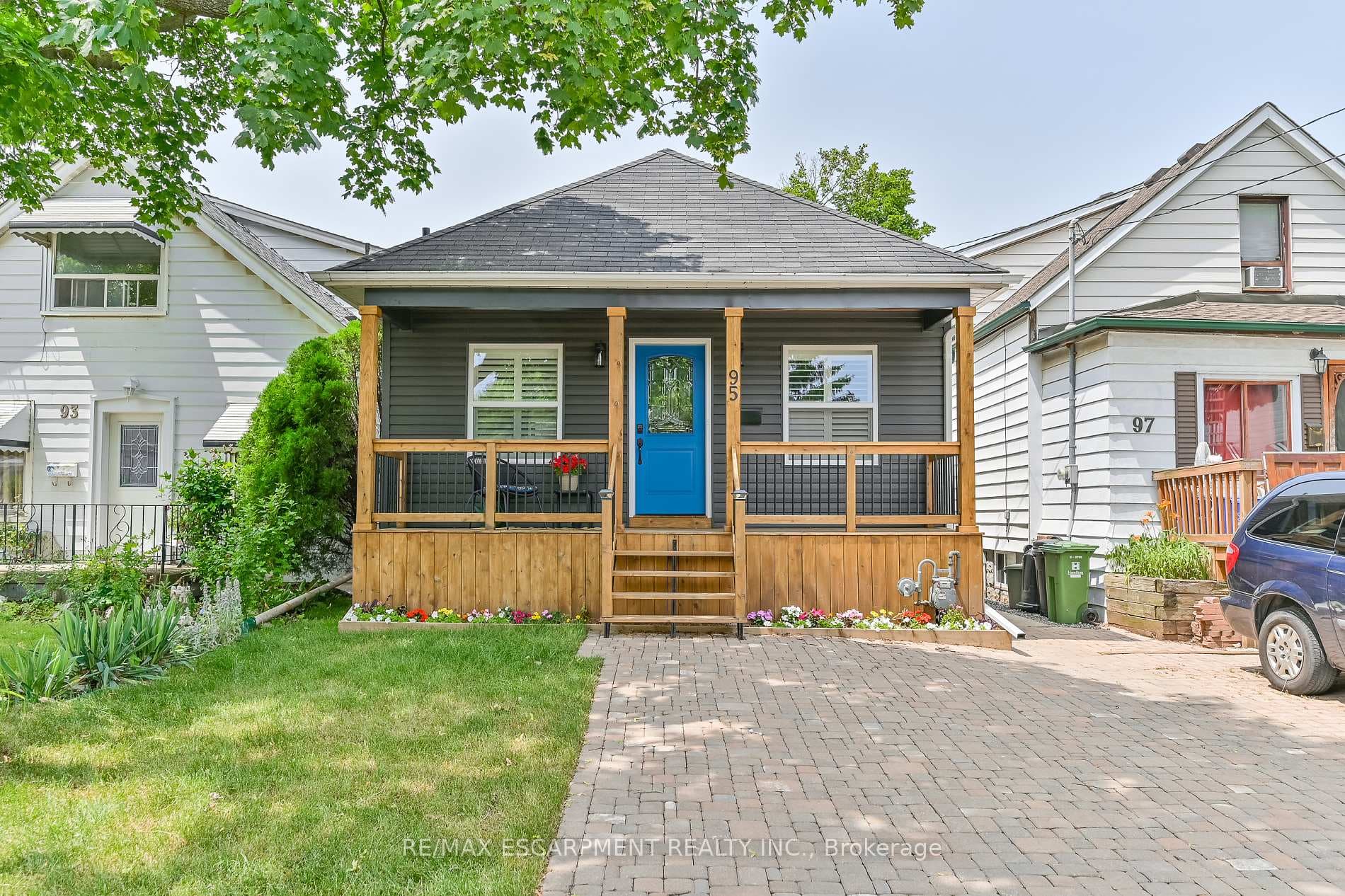 95 Houghton Avenue photo 2