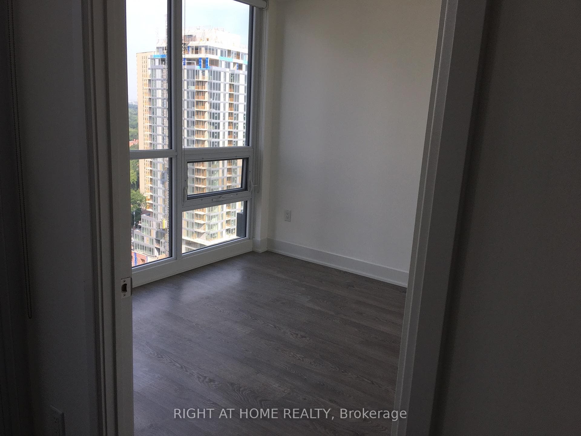 30 Roehampton Avenue Unit 2304 photo 9