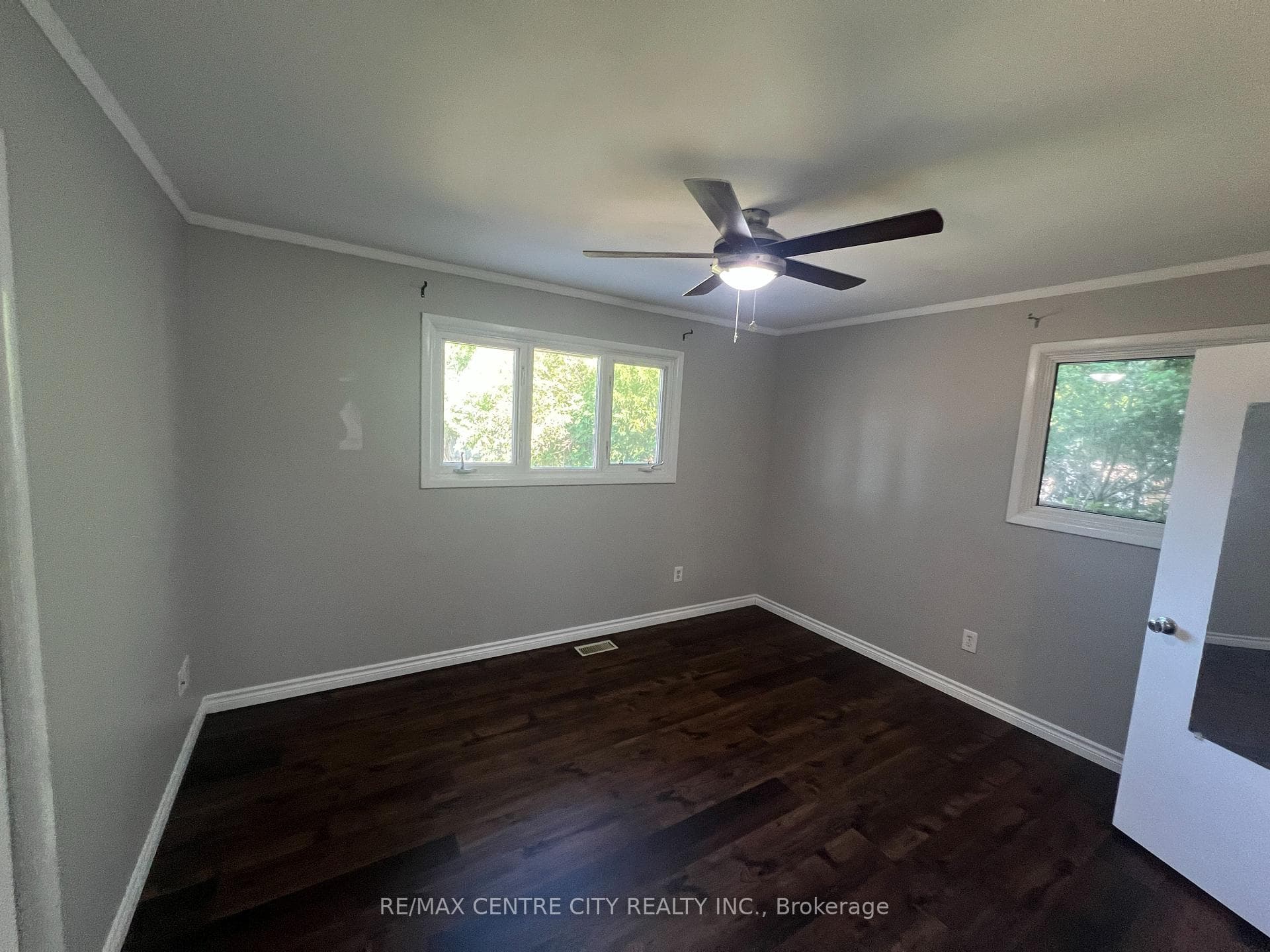 74 Brentwood Crescent photo 21