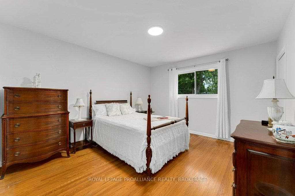 148 Campbell Crescent photo 19
