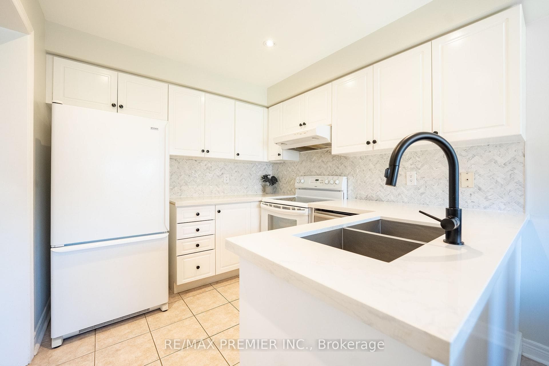 22 Laura Sabrina Drive photo 12