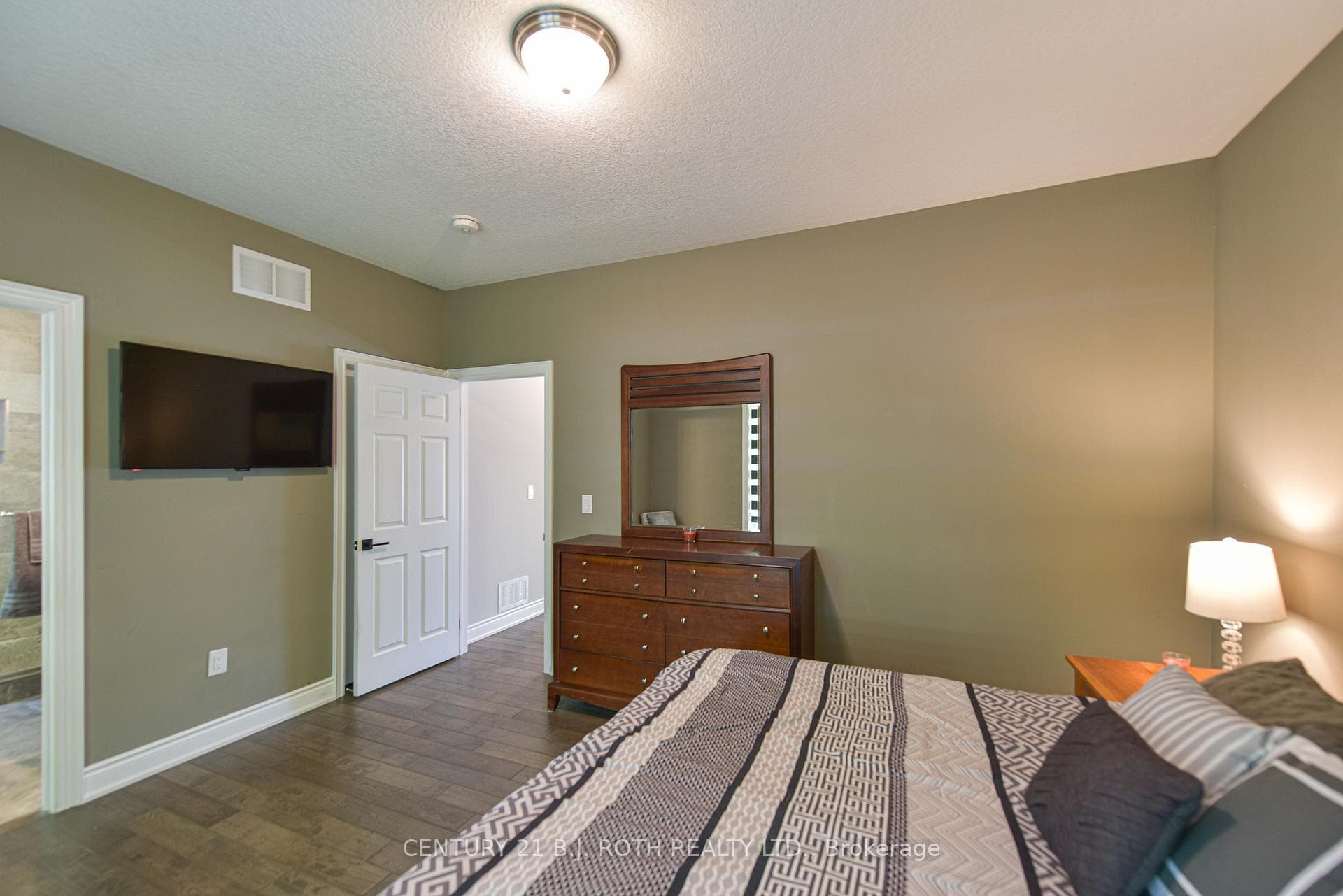 1430 RIMKEY Crescent photo 31