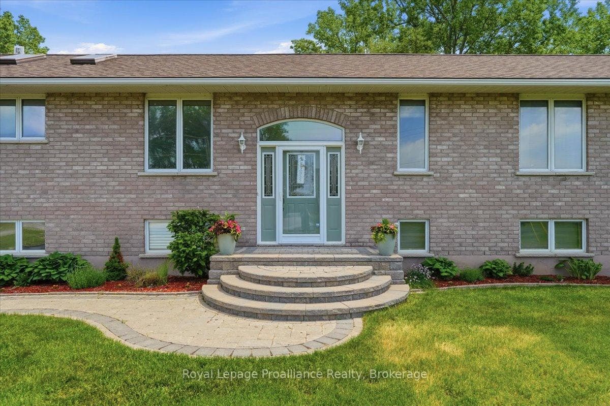 40 Wallbridge Circle photo 4