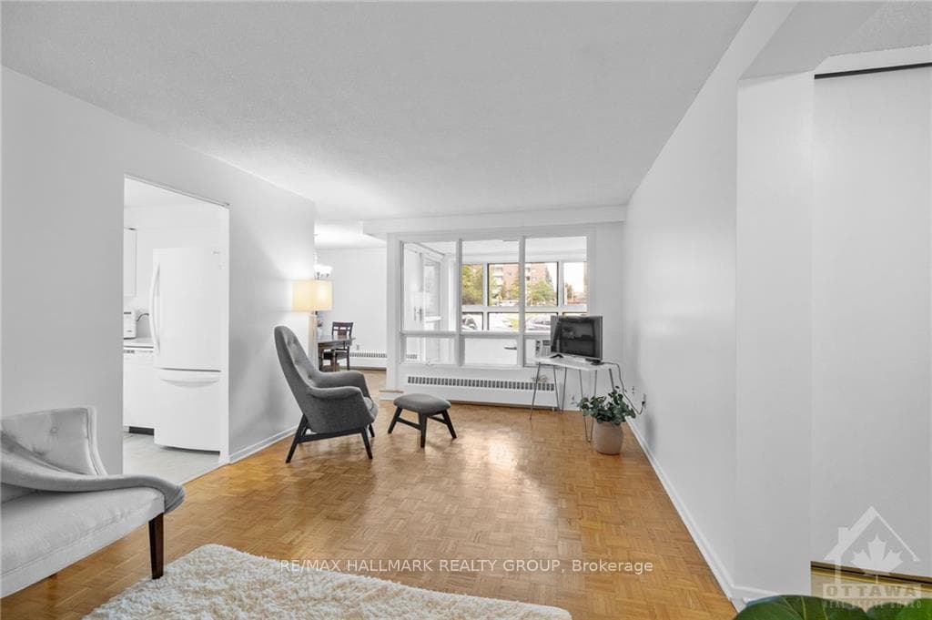 1356 MEADOWLANDS Drive Unit 102 photo 6