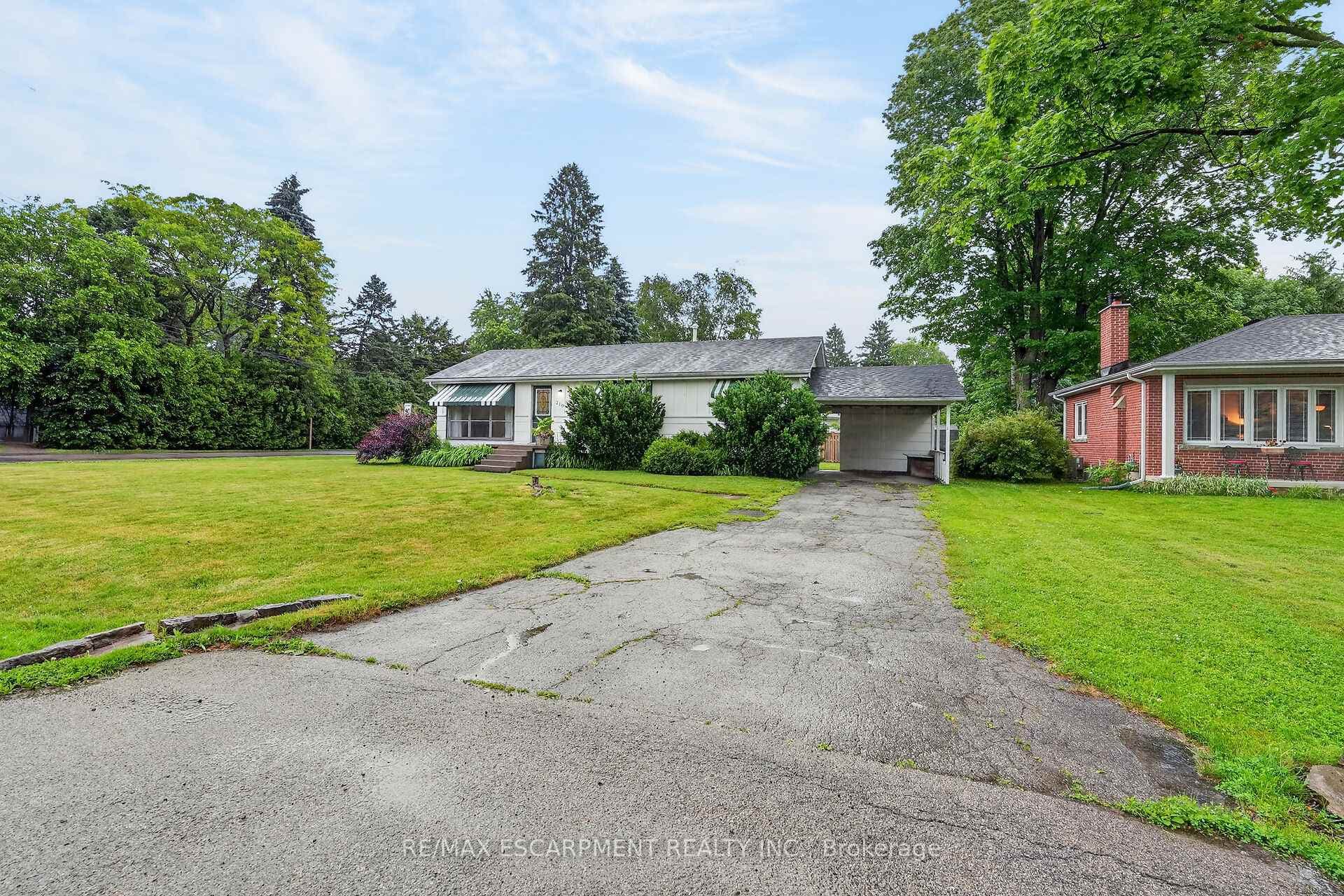 219 Fiddler's Green Road photo 1