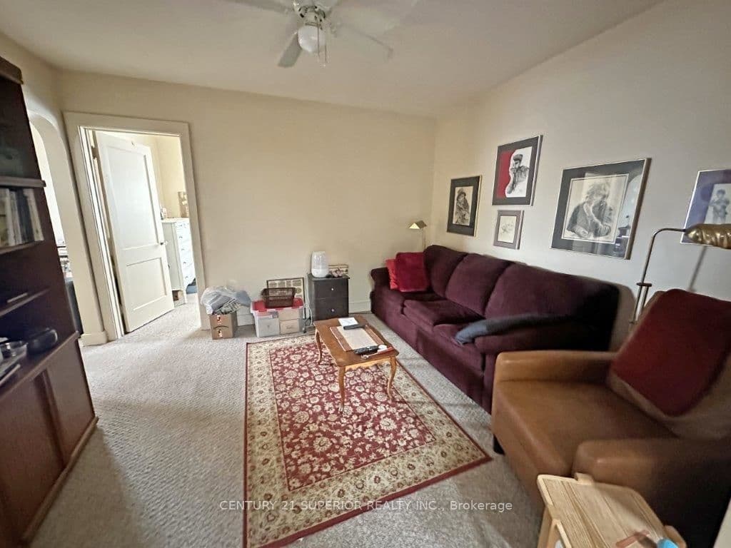 1012 Victoria Ave photo 18