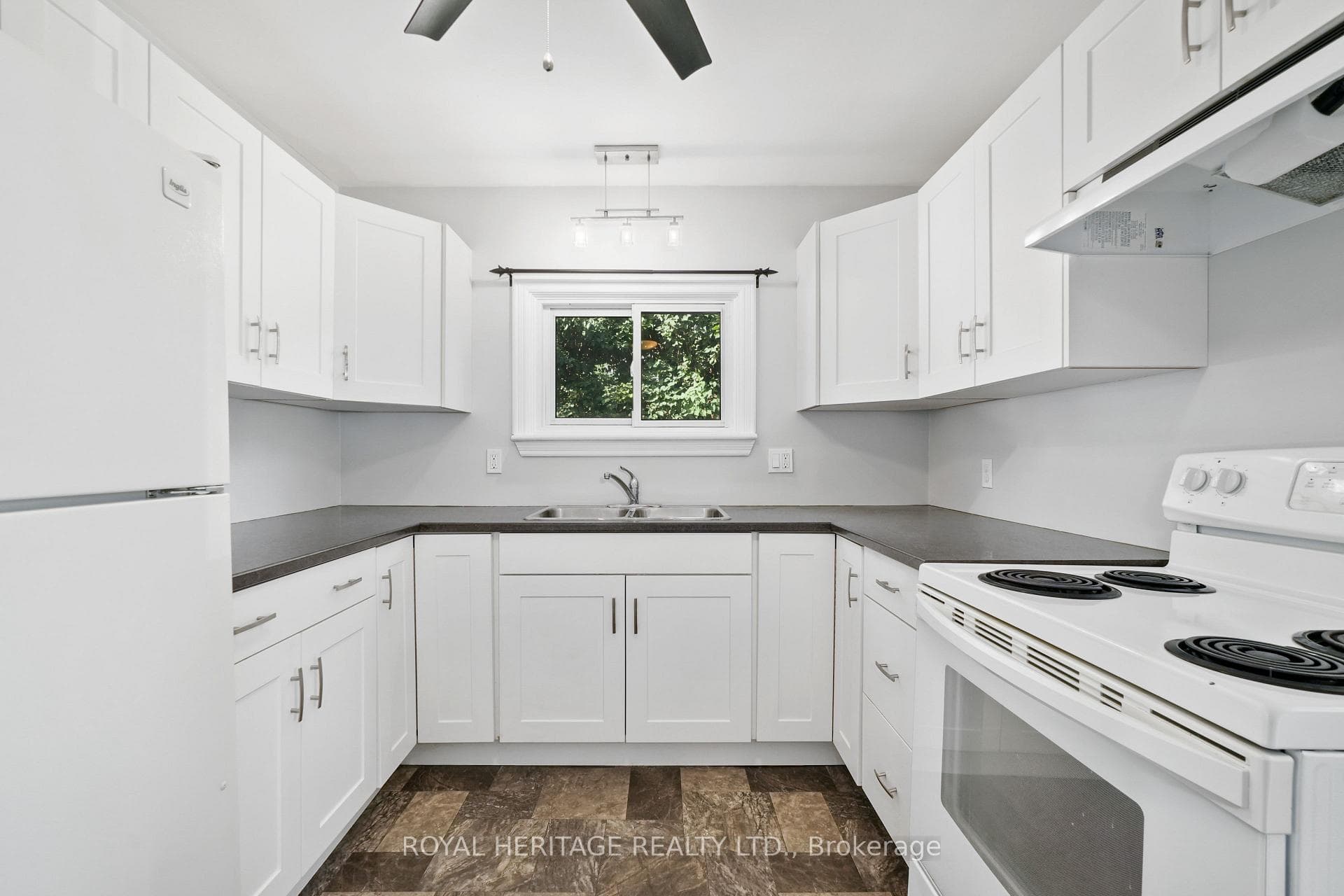 89 Donald Street photo 13