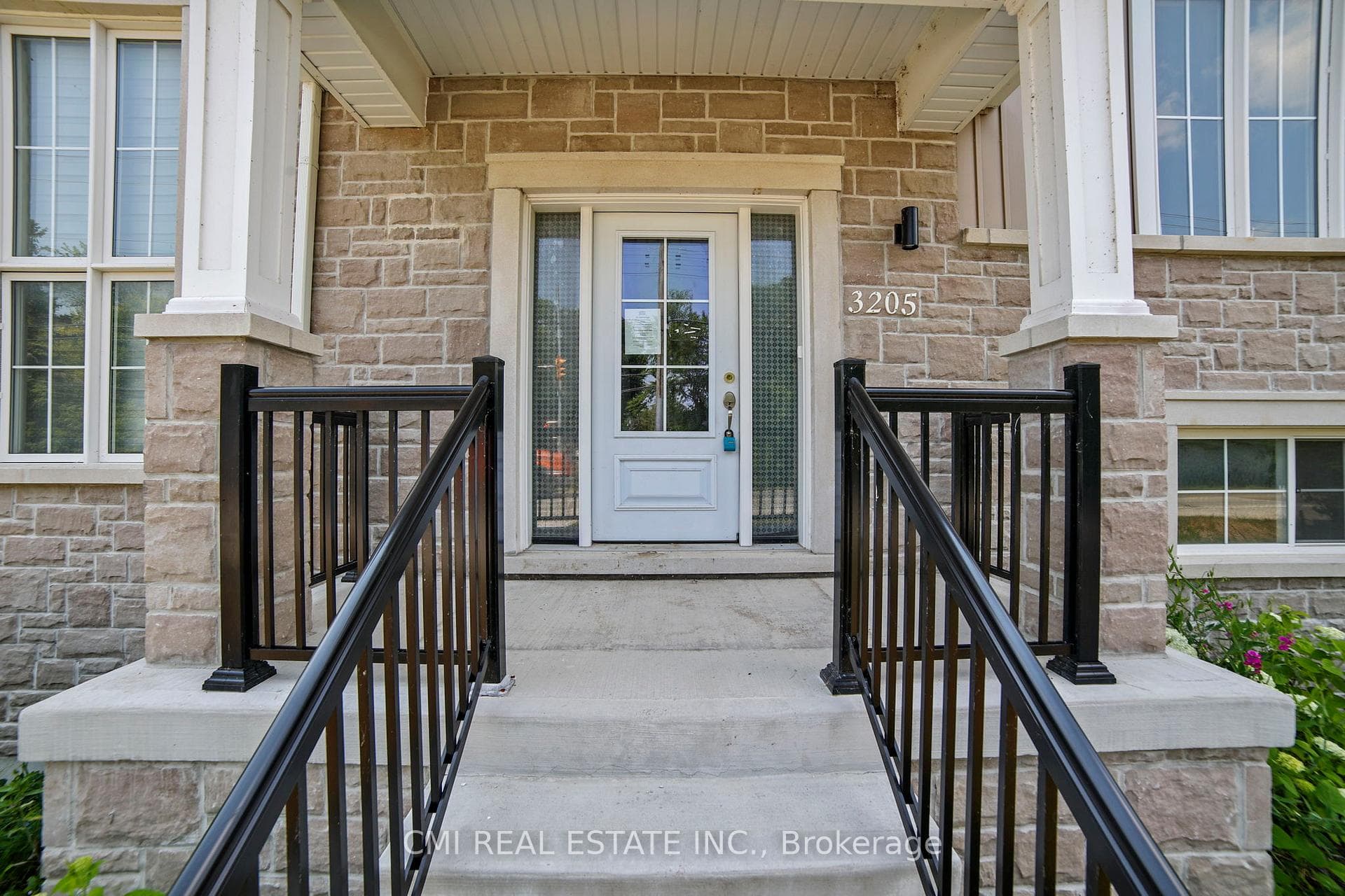 3205 Mosley Street photo 5