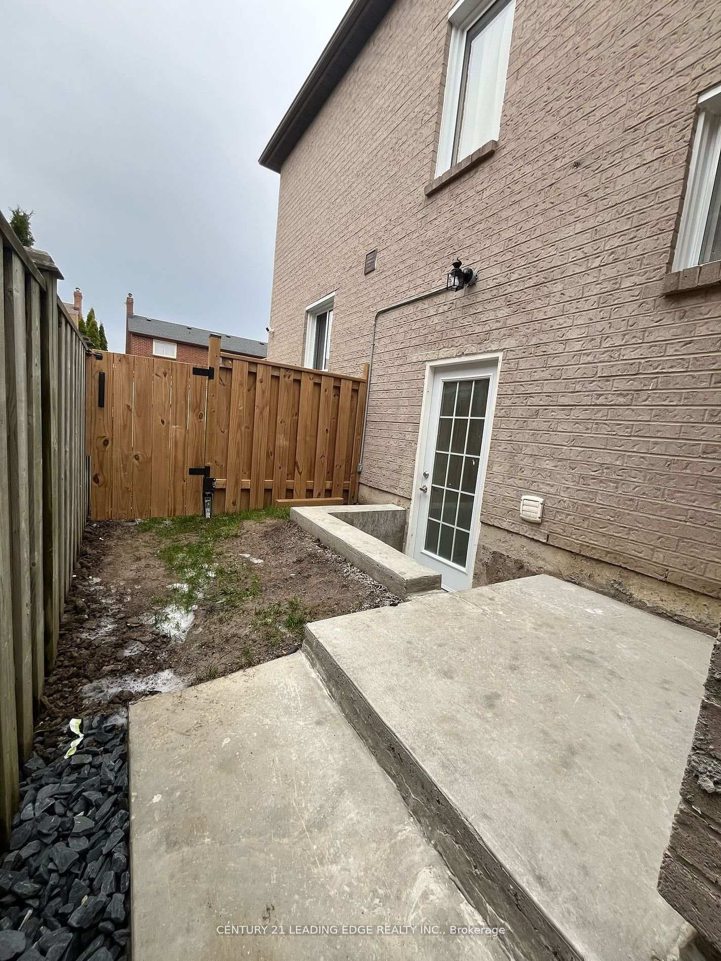 618 Beckworth Square Unit Bsmt photo 2