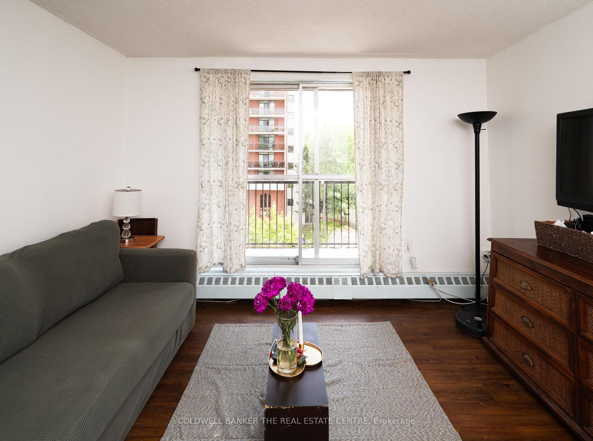 1690 Victoria Park Avenue Unit 404 photo 1