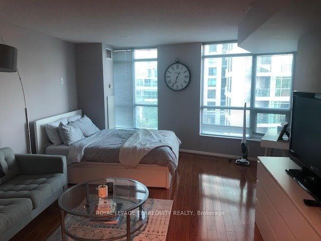 219 Fort York Boulevard Unit 407 photo 17