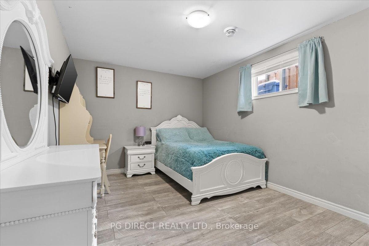 329 Sidney Street photo 16