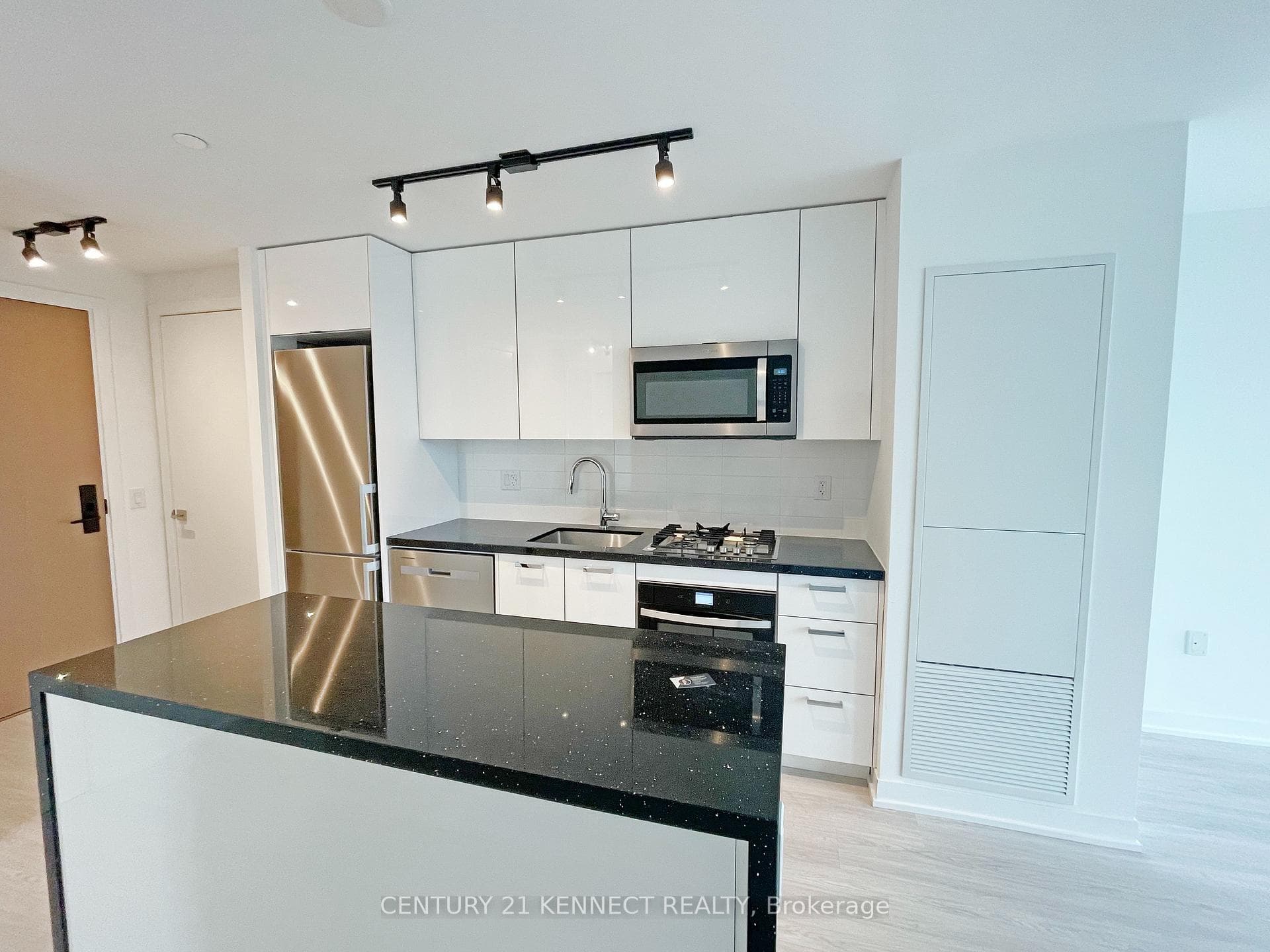 195 McCaul Street Unit 1710 photo 7