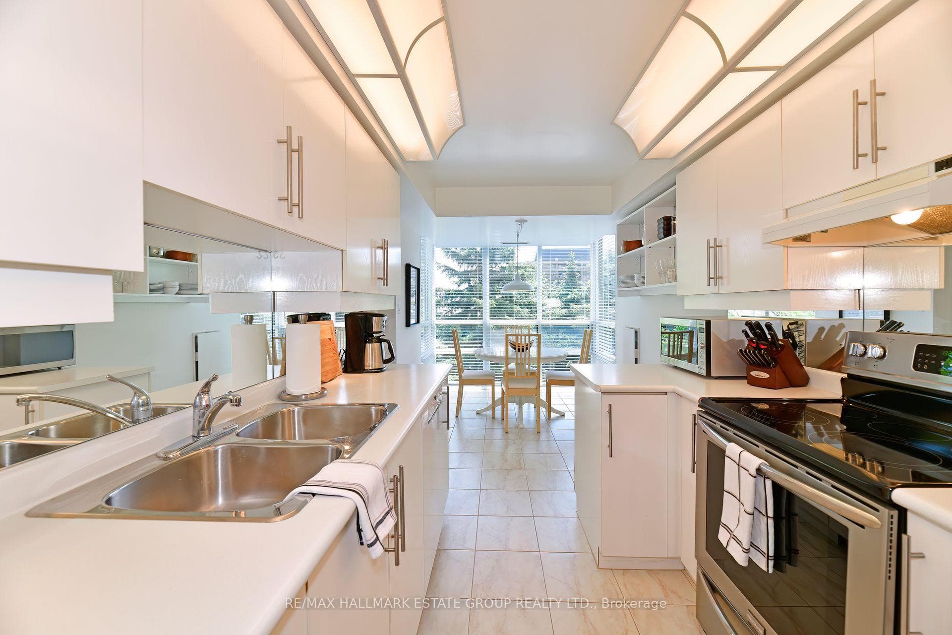 38 Avoca Avenue Unit 403 photo 12