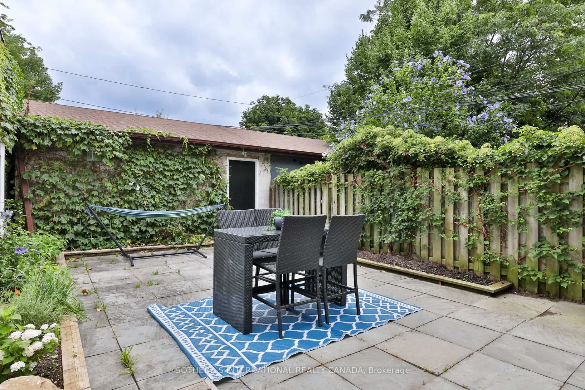 365 Howland Avenue photo 32