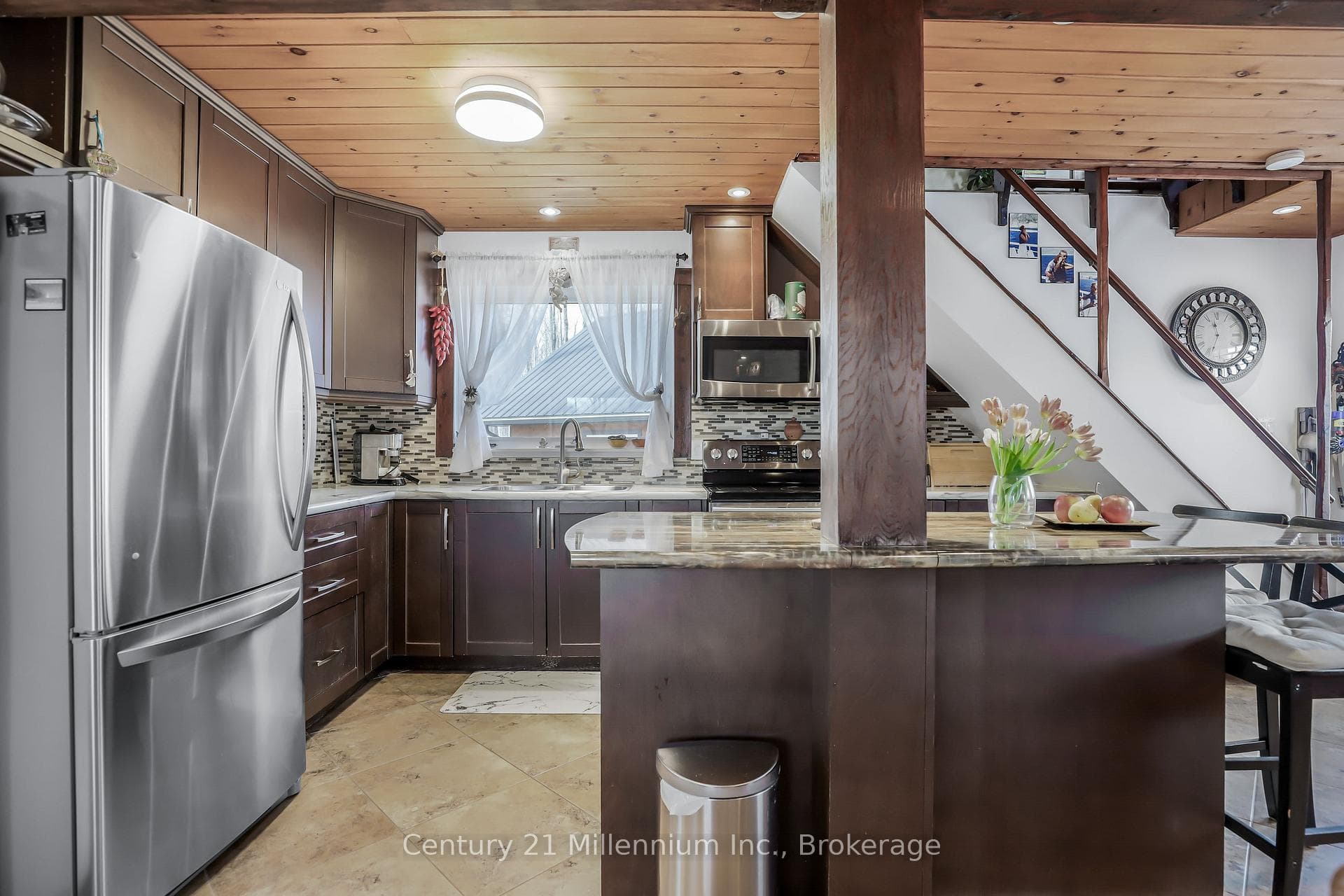 446 Manley Crescent photo 17