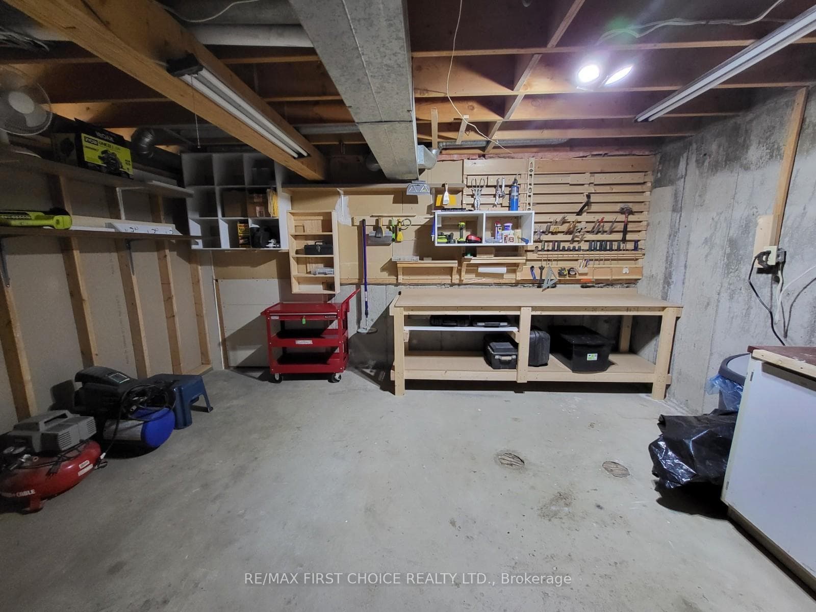 716 James Street photo 28