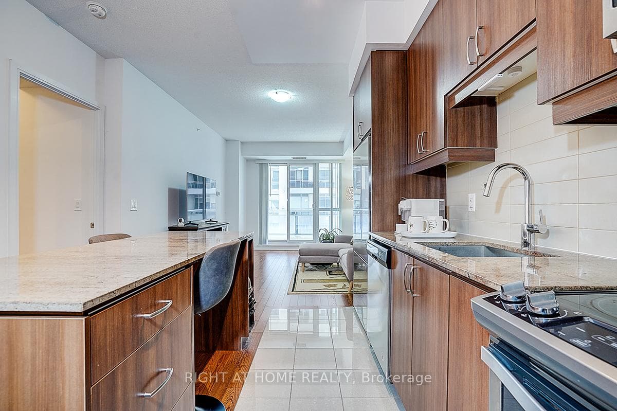 9201 YONGE Street Unit 205 photo 14