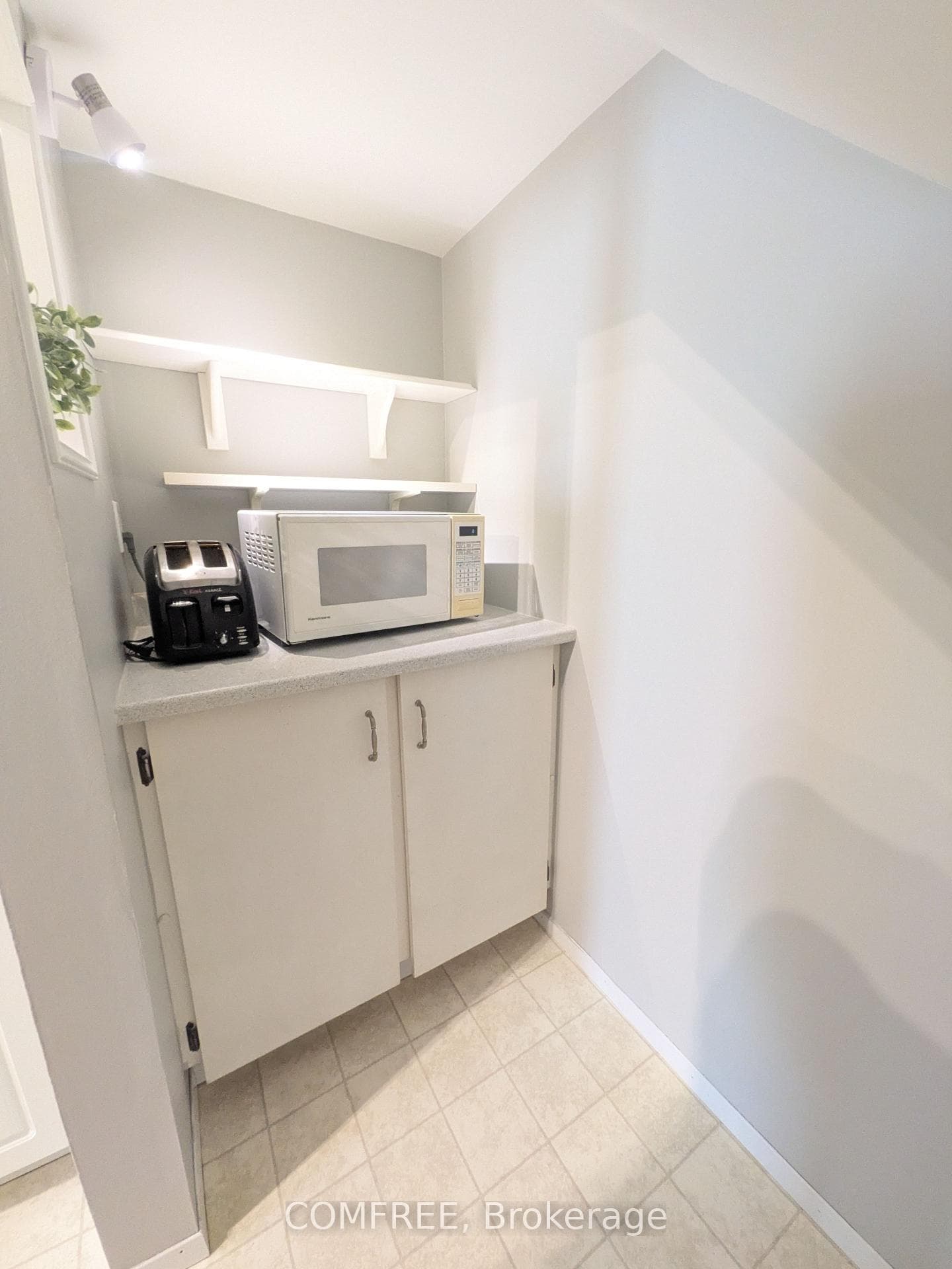 8B Forester Crescent photo 7