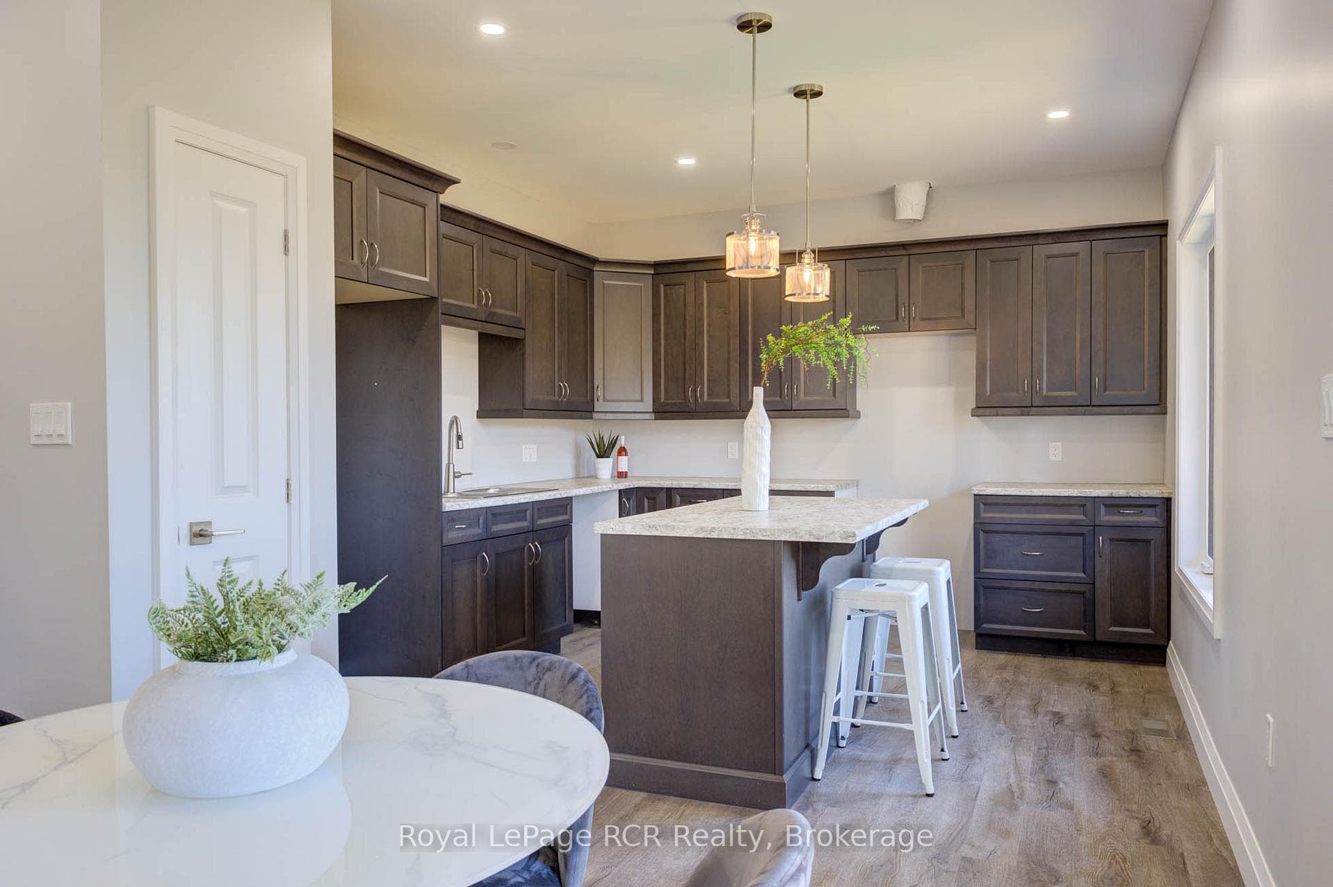 274 Queen Street photo 13