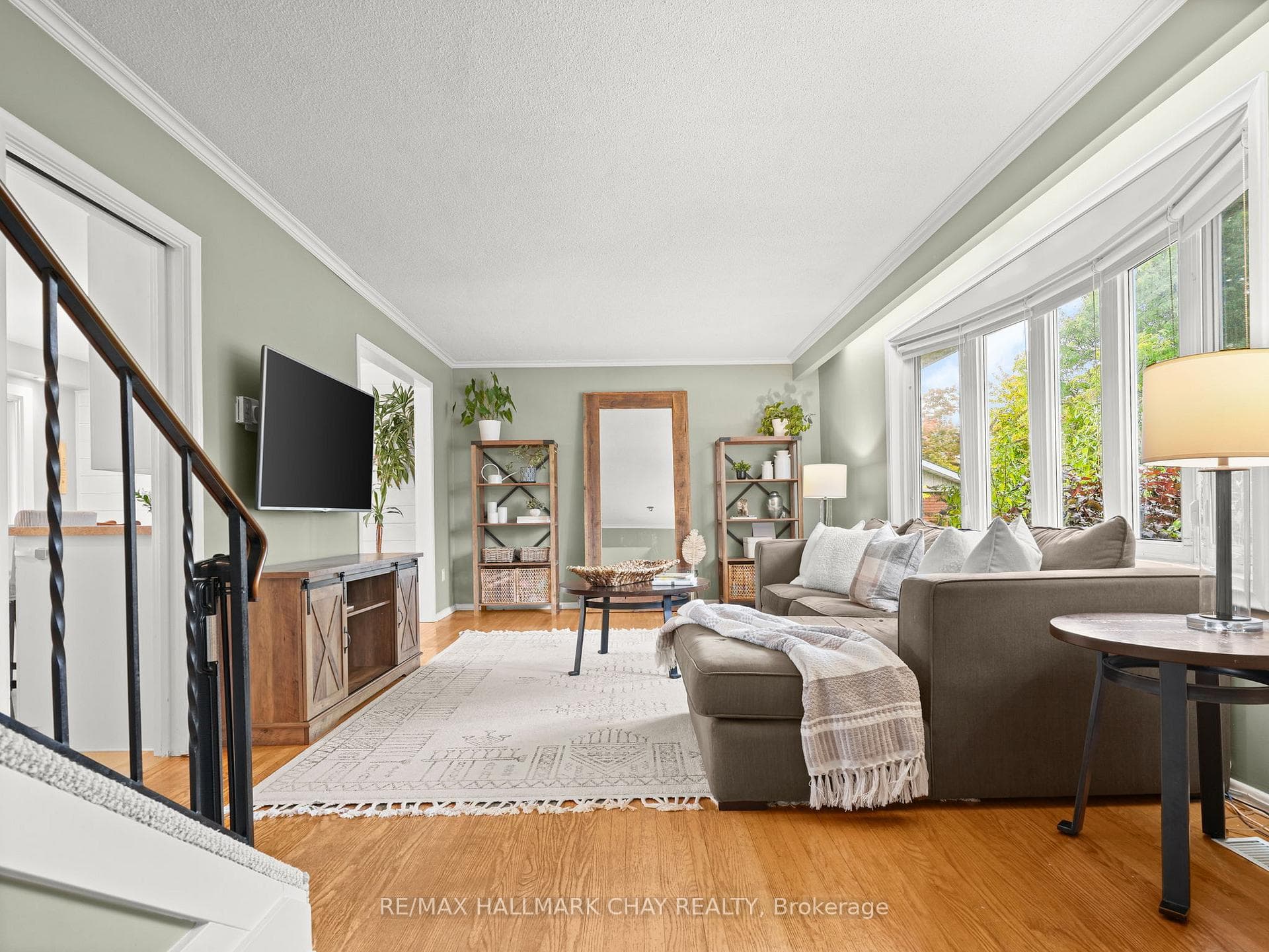 5085 Boyne Street photo 5