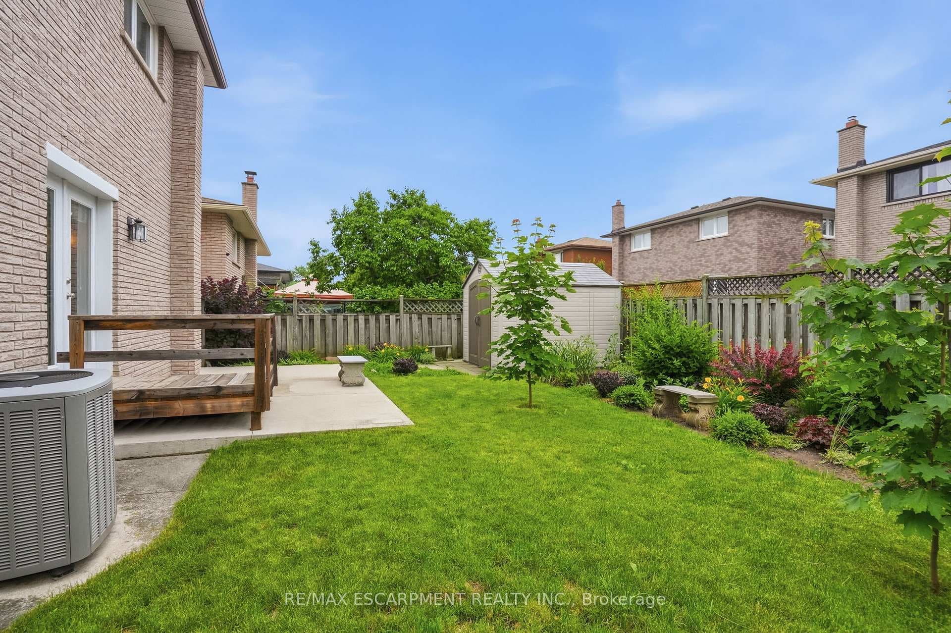 6 Royce Avenue photo 46