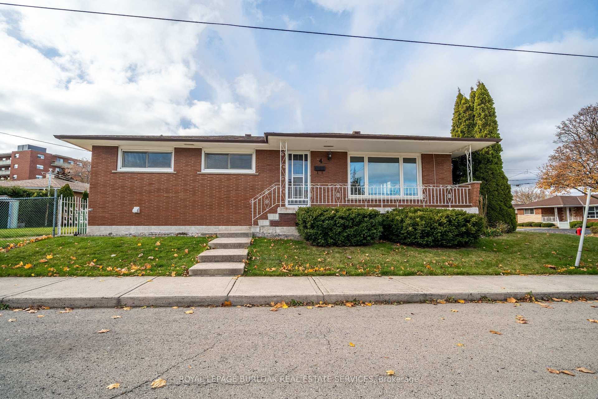 4 STARLIGHT Court Unit Upper photo 1