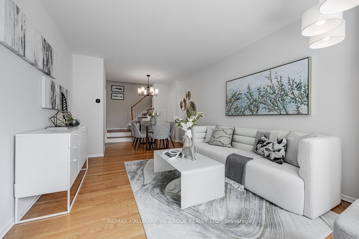 146 Old Sheppard Avenue photo 2