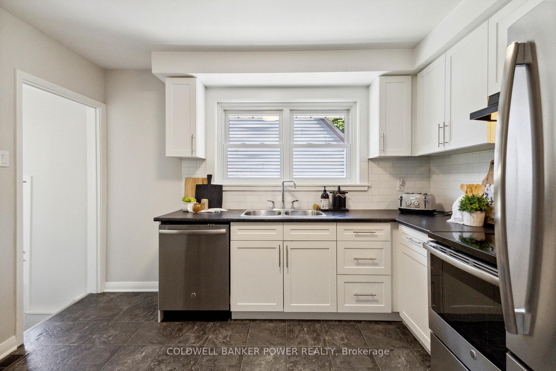 760 FLEET Street photo 16