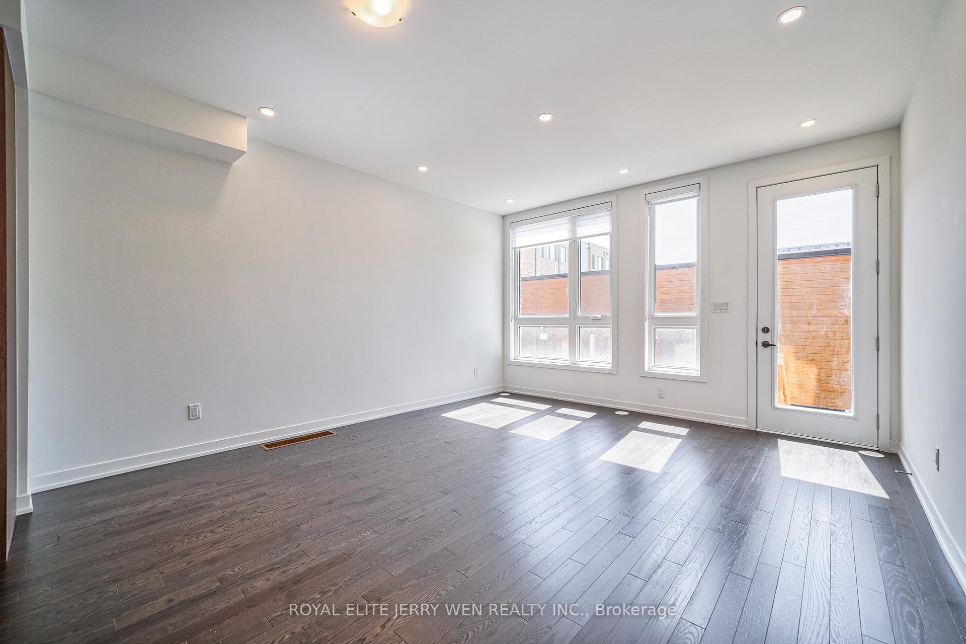 70 Green Gardens Boulevard Unit 7 photo 5