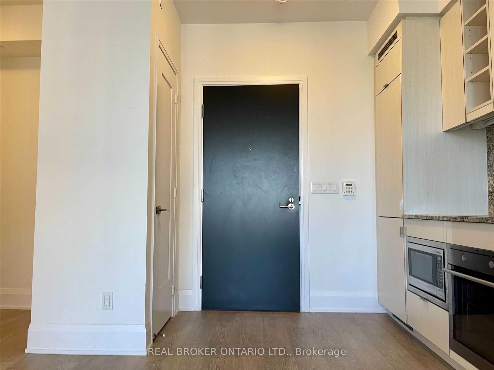 101 Erskine Avenue Unit 1801 photo 2