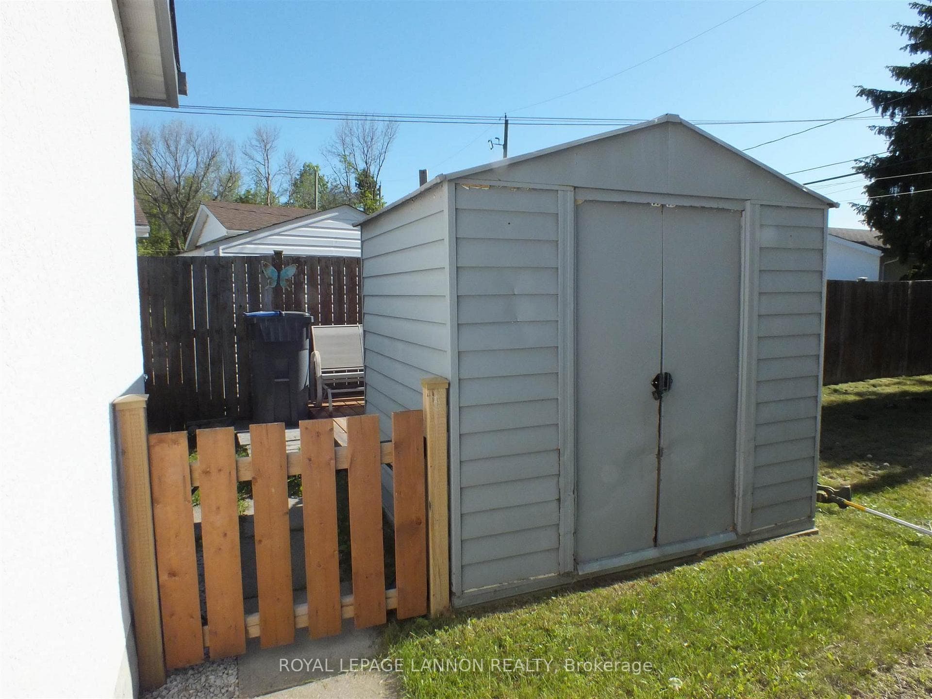 713 Hall Place photo 5