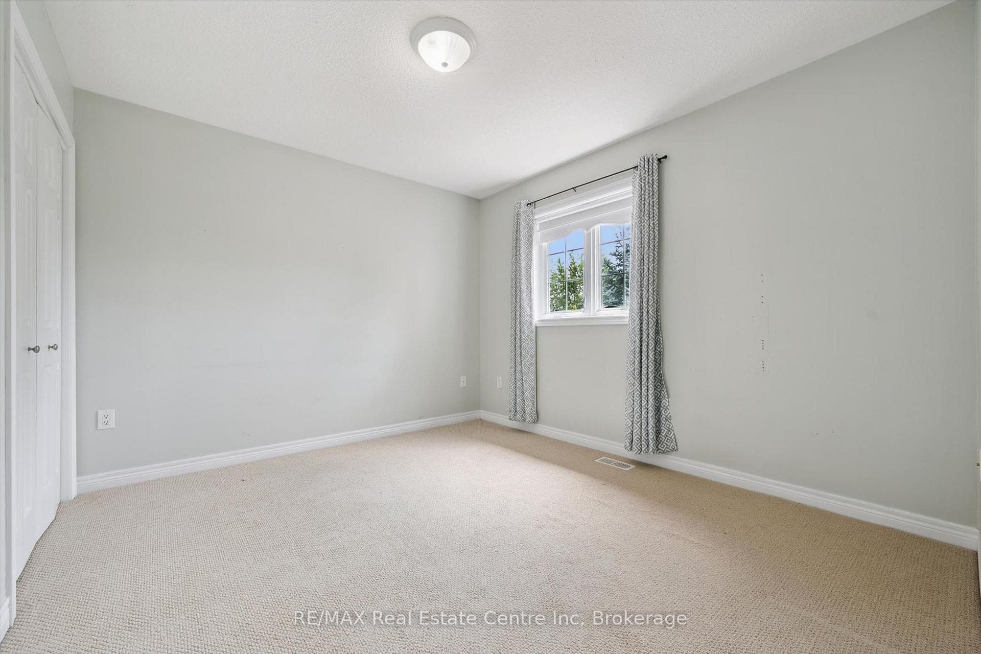 164 MacLennan Street photo 26
