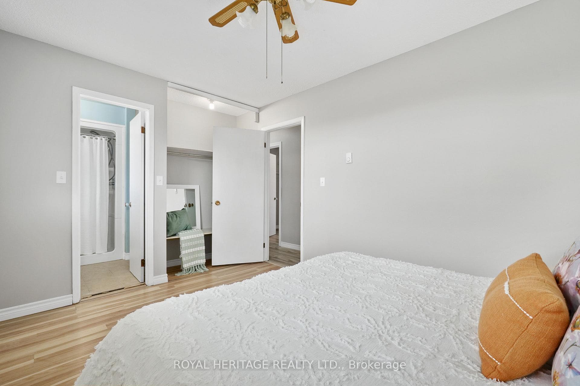 223 Lakeshore Road photo 24