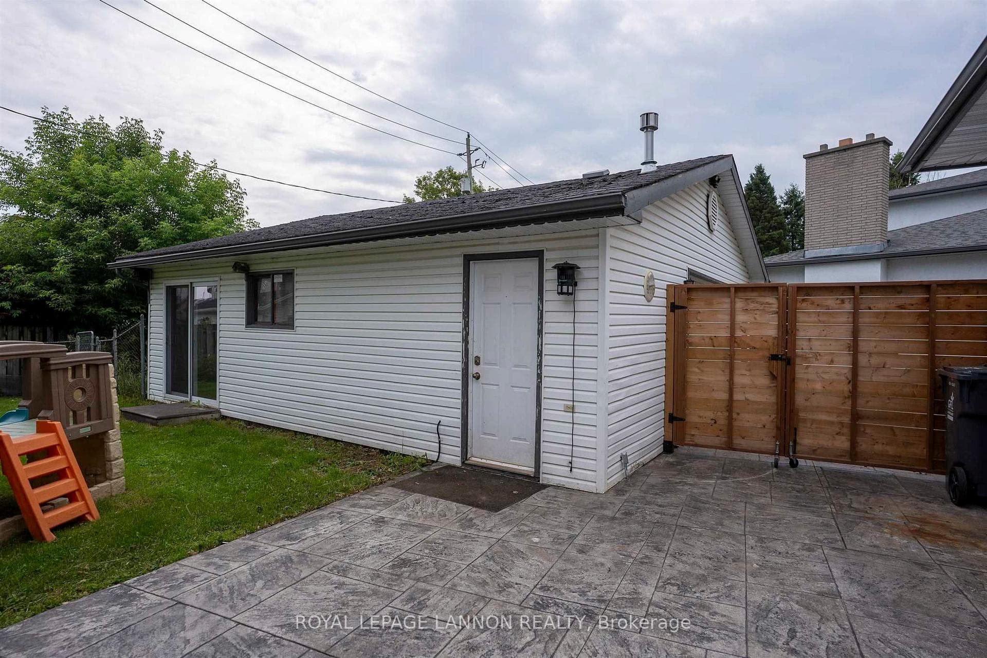 382 Lambton Place photo 30