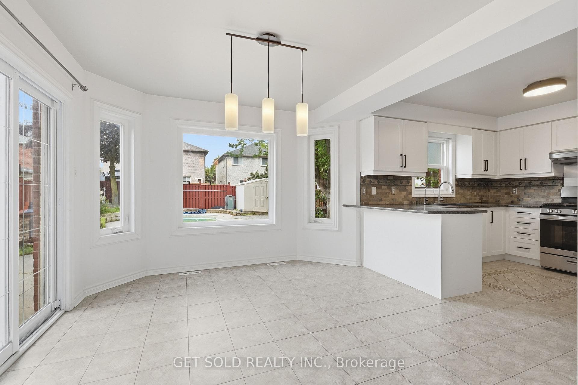 28 Hawkins Drive photo 3