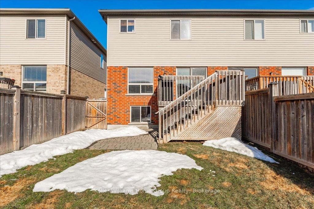 202 Couling Crescent photo 38