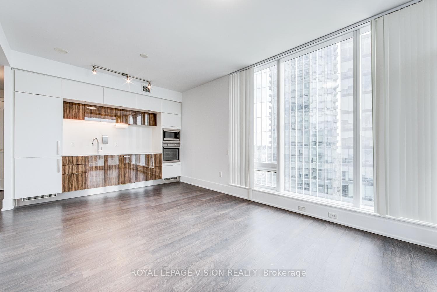 10 York Street Unit 3905 photo 18