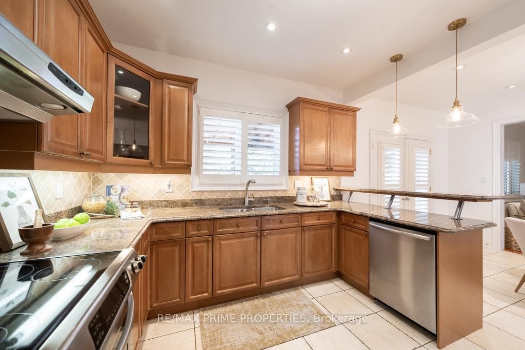 1890 Rockwood Drive photo 9